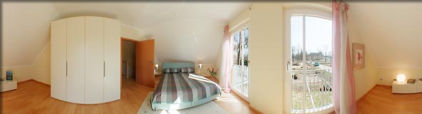 360-Grad-Panorama - Schlafzimmer im Obergescho&szlig; im Musterhaus-Eigenheim "Park Spreti"